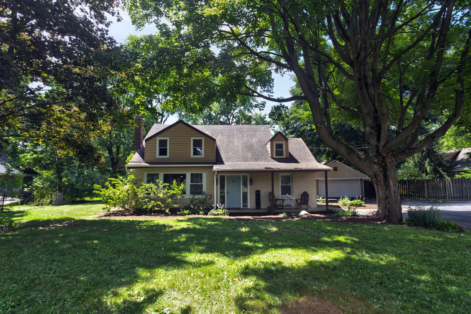 483 E Crystal Lake Avenue — Crystal Lake, IL 60014