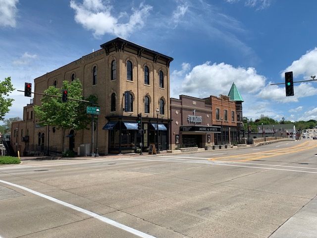 98 W Main Street — West Dundee, IL 60118