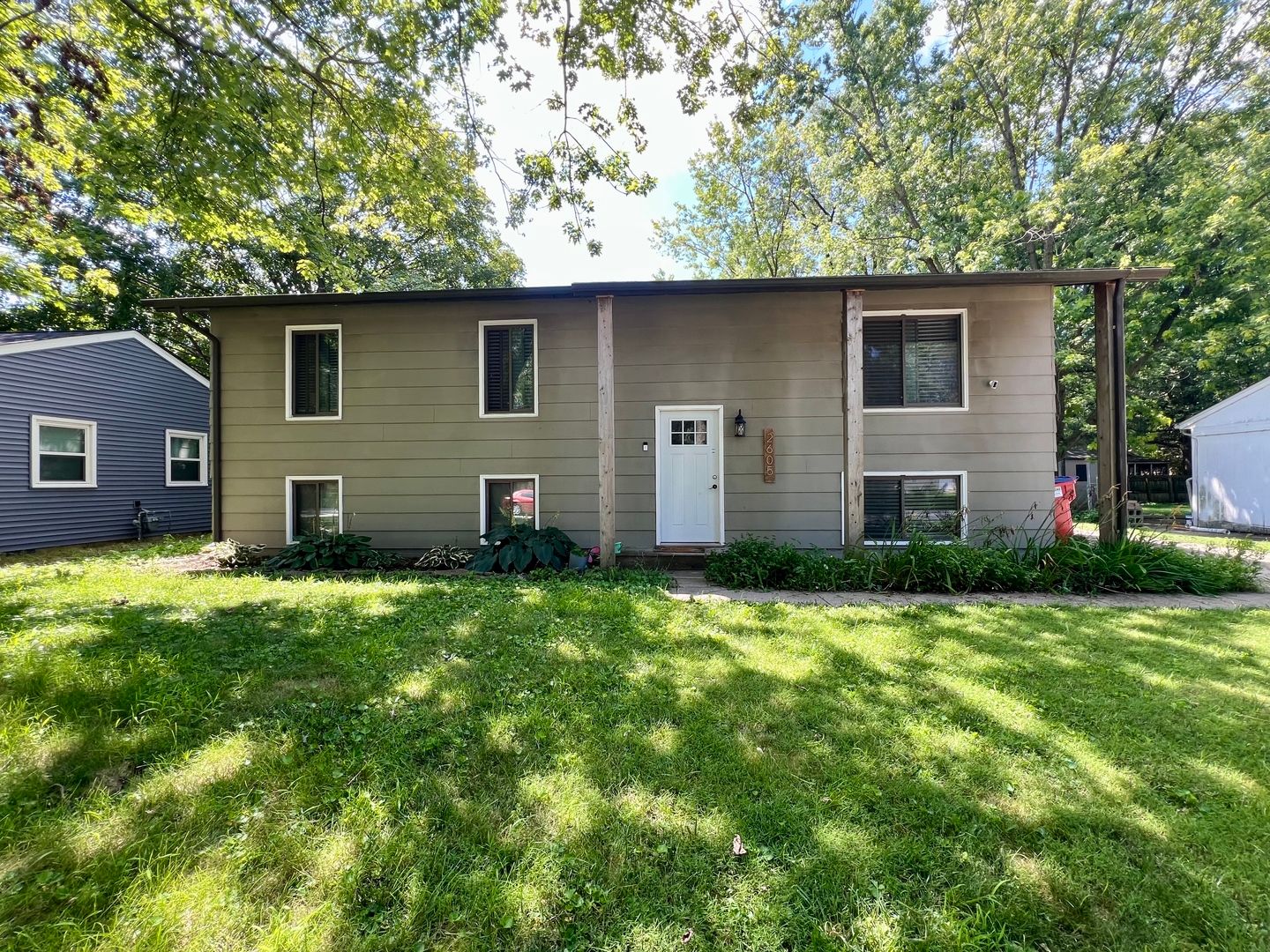 2605 Trafalgar Square — Champaign, IL 61821
