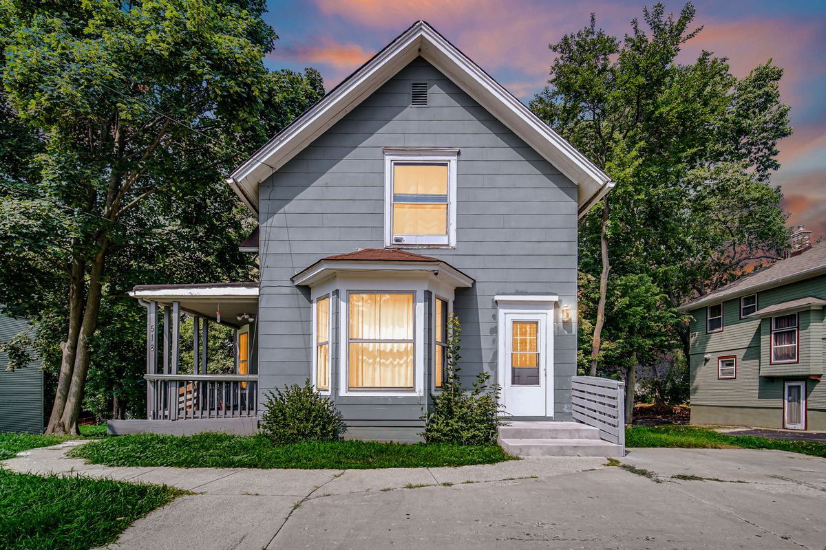 518 Raymond Street, Elgin, IL 60120