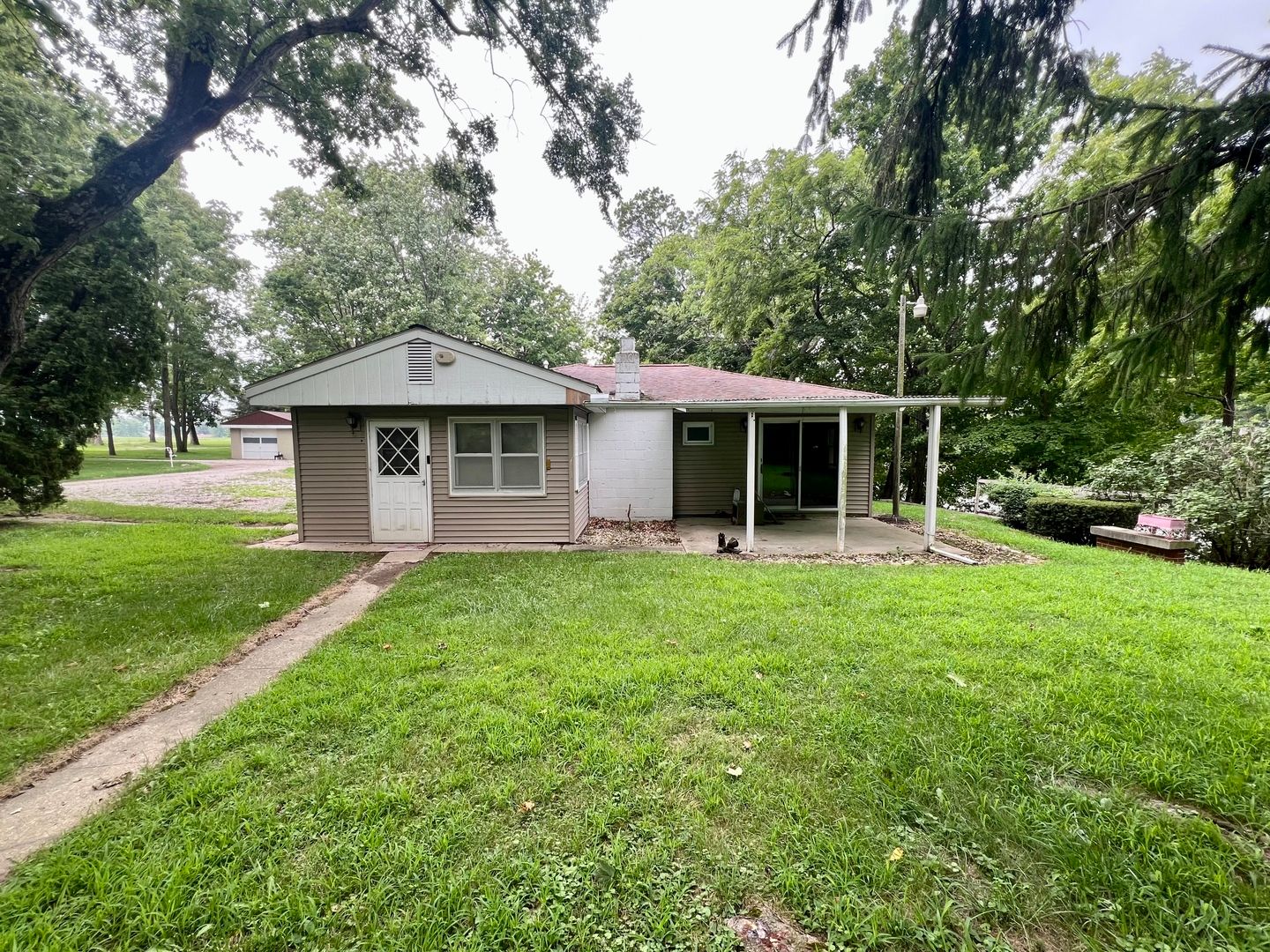 509 Lakeshore Drive — Oakland, IL 61943