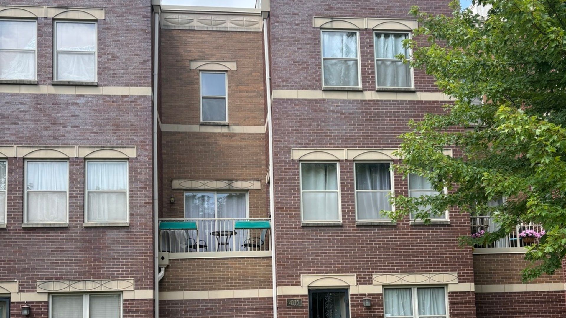 4115 S Maryland Avenue — Chicago, IL 60638