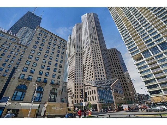 950 N Michigan Avenue #4003 — Chicago, IL 60611