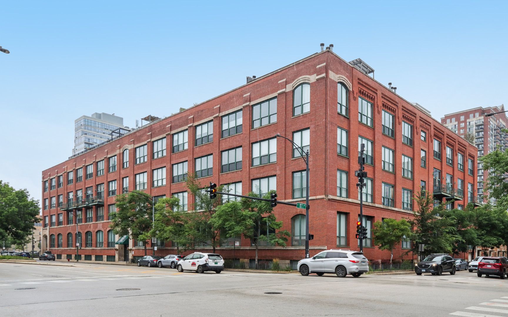 1727 S Indiana Avenue #302 — Chicago, IL 60616