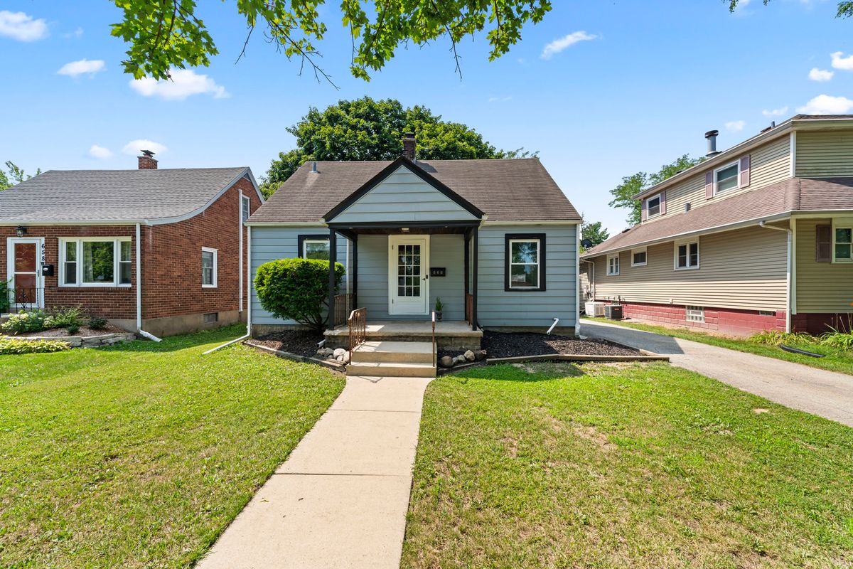 660 1st Street, Crete, IL 60417