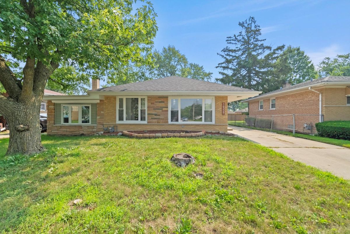 16327 Dobson Avenue, South Holland, IL 60473