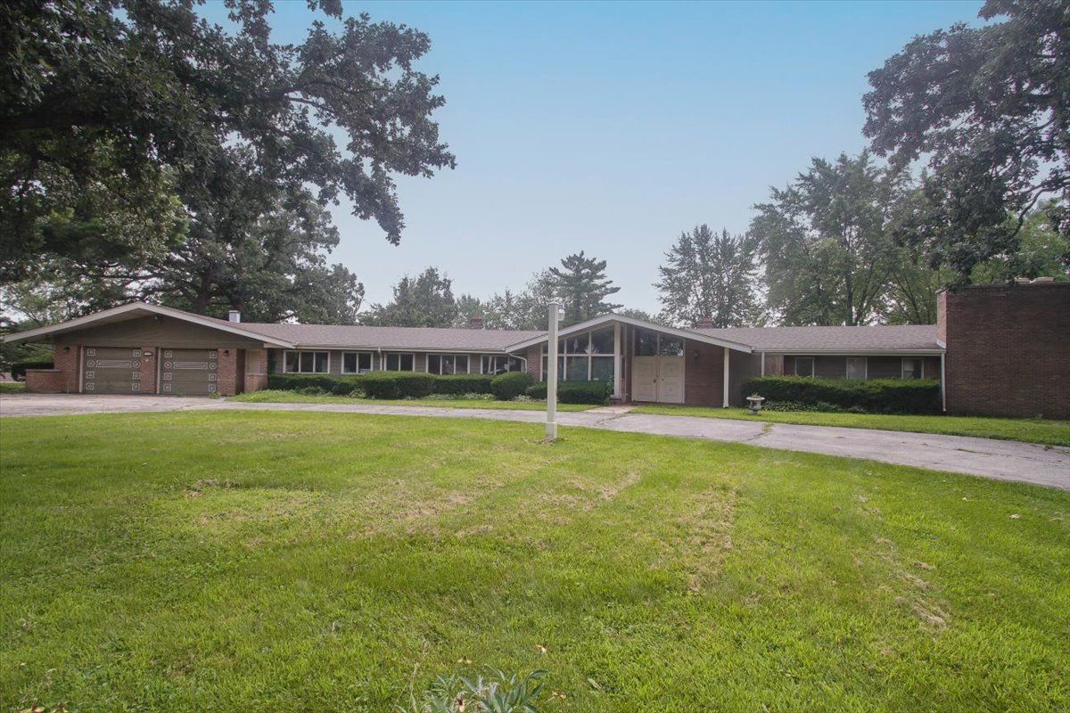 701 W Stearns Road — Bartlett, IL 60103