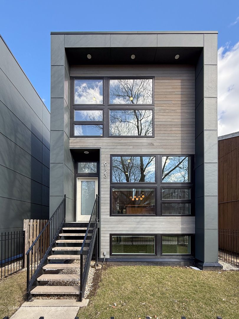 6123 S Ellis Avenue — Chicago, IL 60637