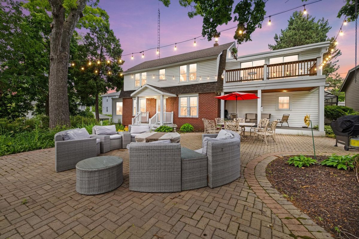 415 Lake Shore Drive, Lake Geneva, WI 53147