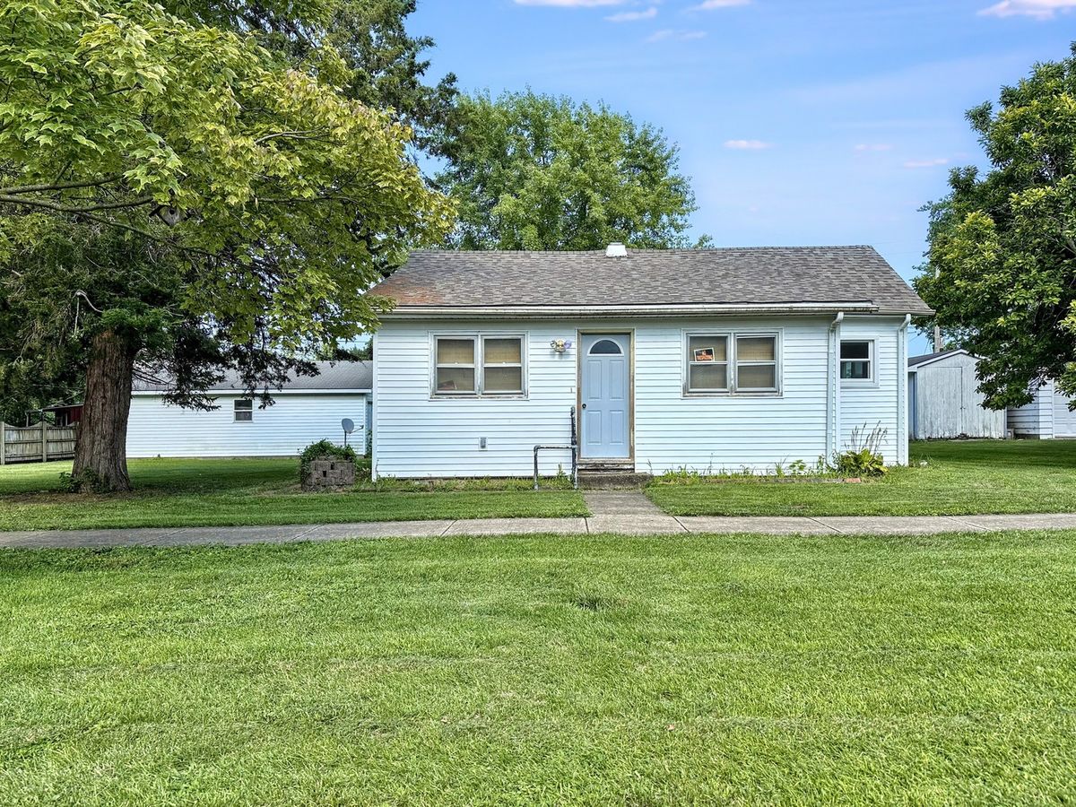 615 Central Street, Gilman, IL 60938