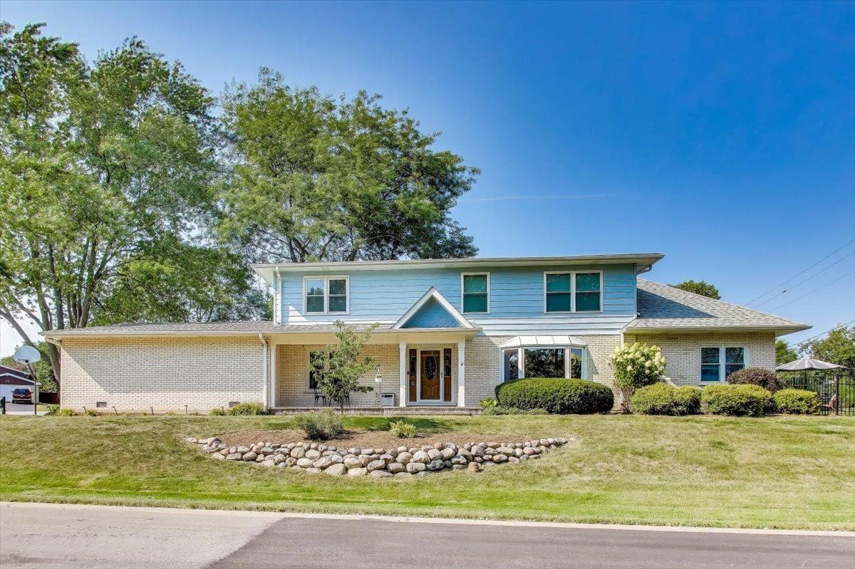 48 Brentwood Drive, Palatine, IL 60074