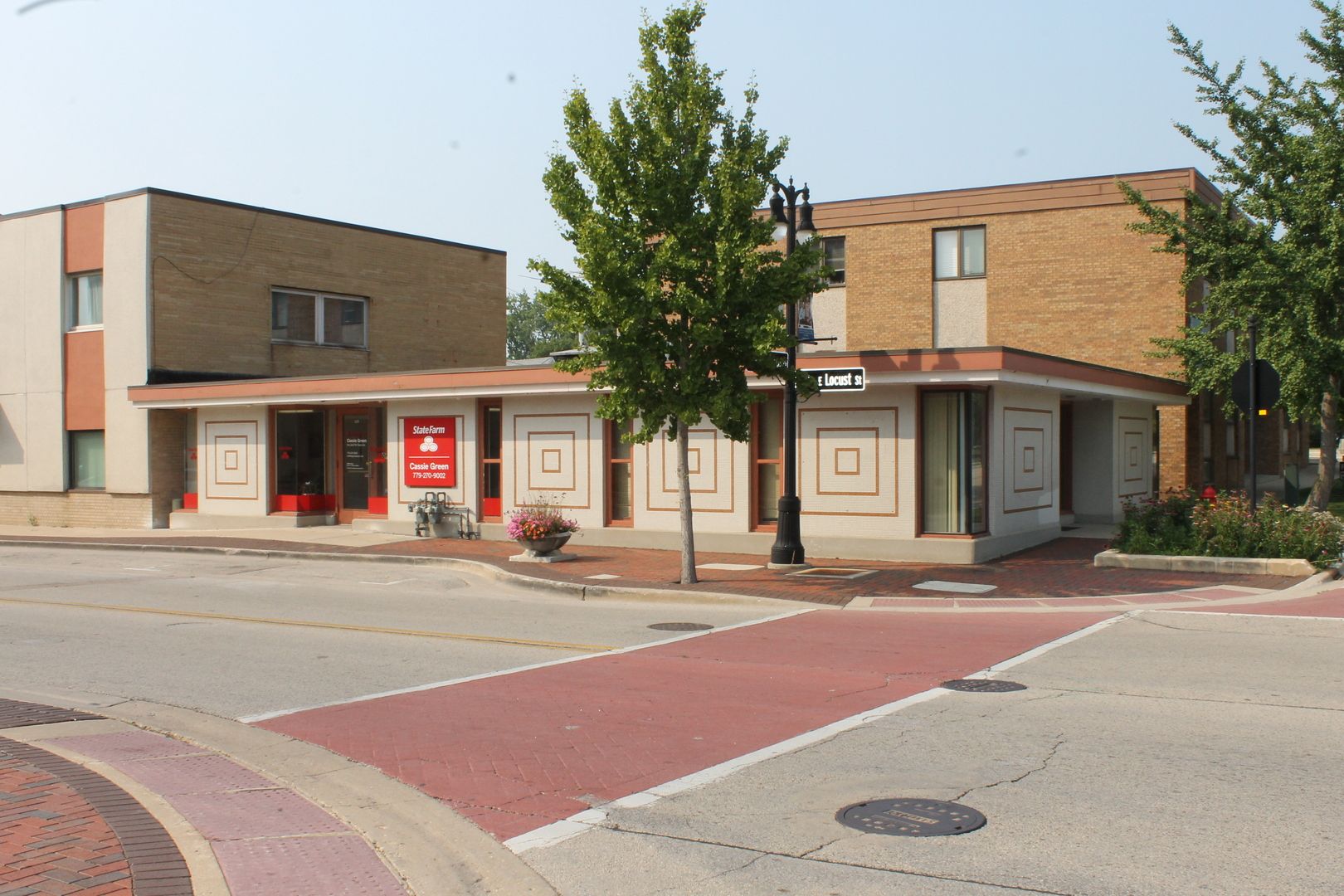 129 E Locust Street — DeKalb, IL 60115