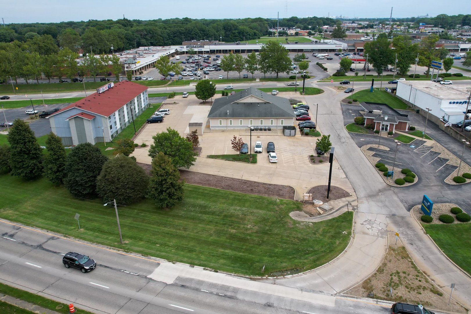 3131 N Water Street — Decatur, IL 62526