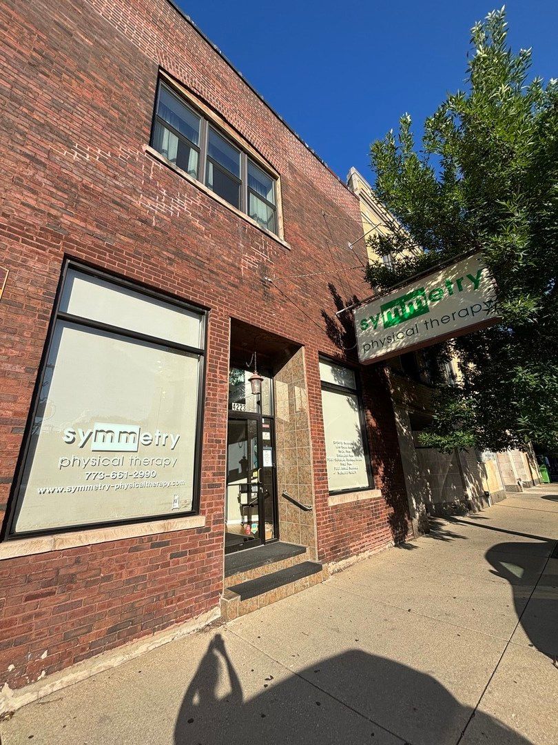 4223 Lincoln Avenue, Chicago, IL 60618