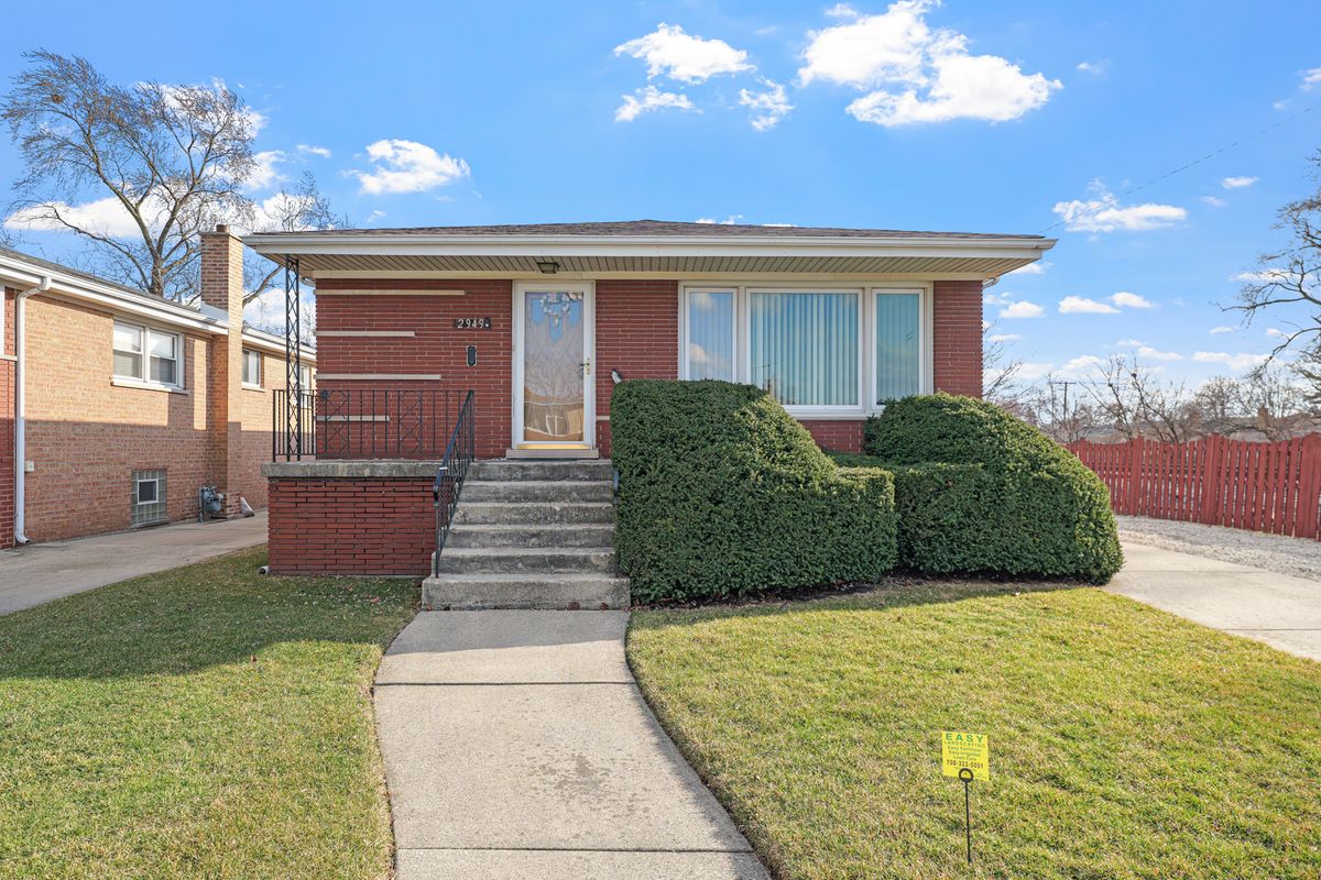 2949 100th Street, Evergreen Park, IL 60805