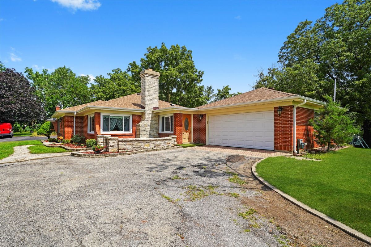 2N101 Glen Ellyn Road, Glendale Heights, IL 60139