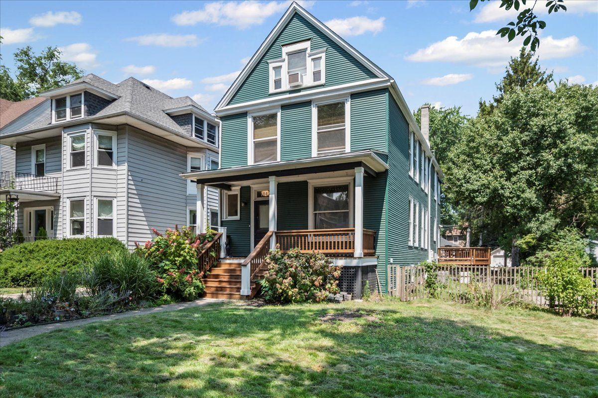 1842 W Greenleaf Avenue — Chicago, IL 60626