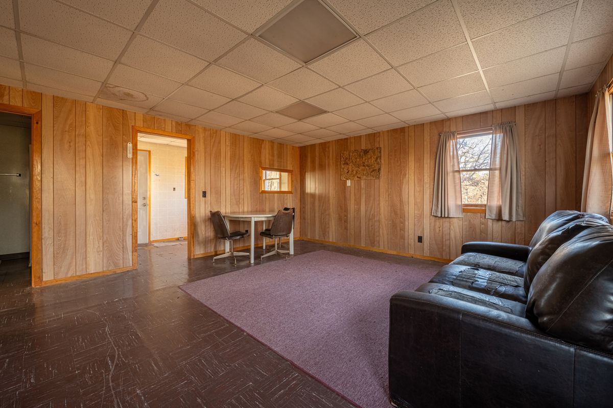 46 Oak Valley Drive, Elizabeth, IL 61028