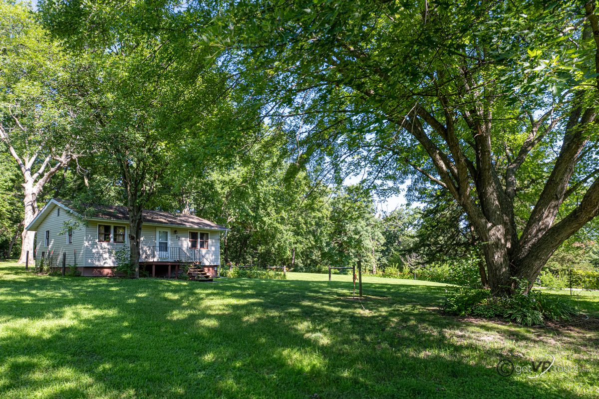 46 Oak Valley Drive, Elizabeth, IL 61028