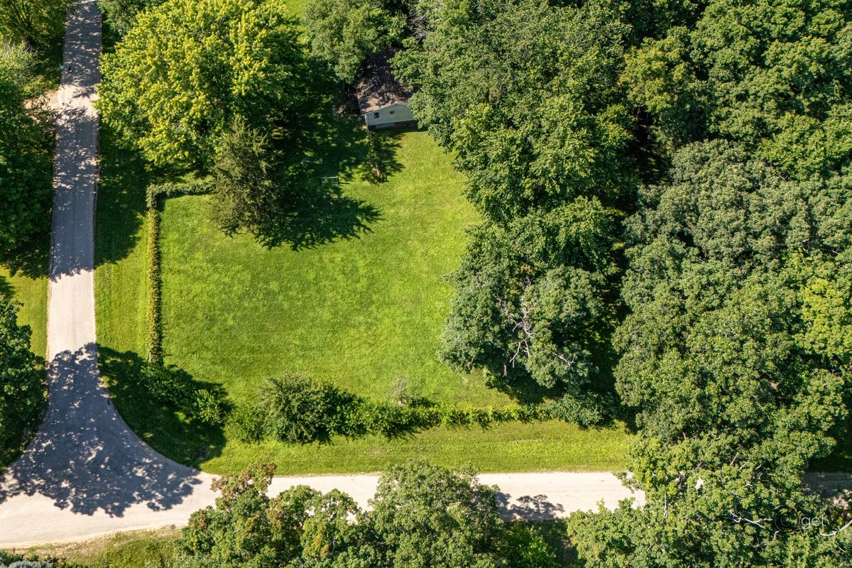 46 Oak Valley Drive, Elizabeth, IL 61028
