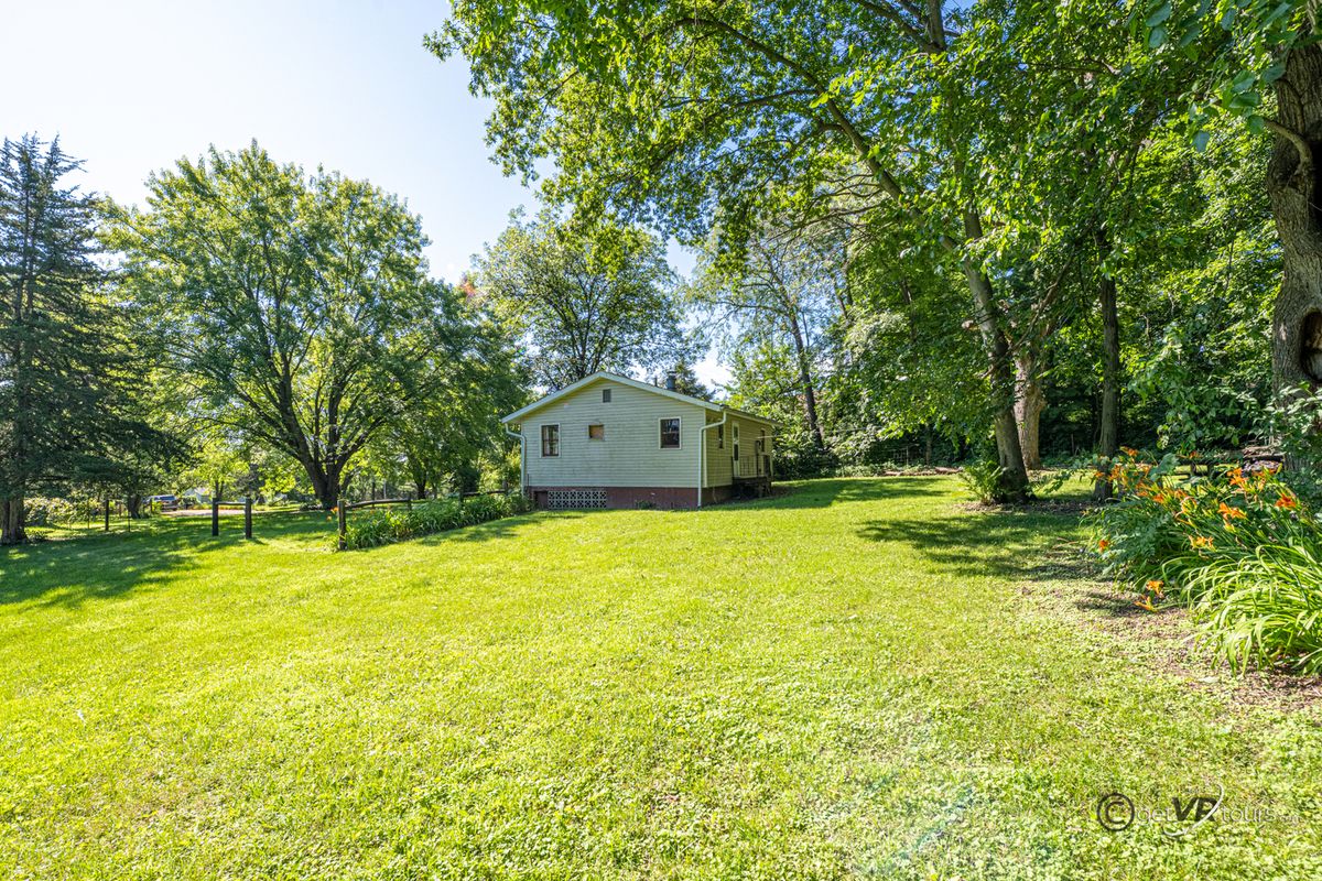 46 Oak Valley Drive, Elizabeth, IL 61028