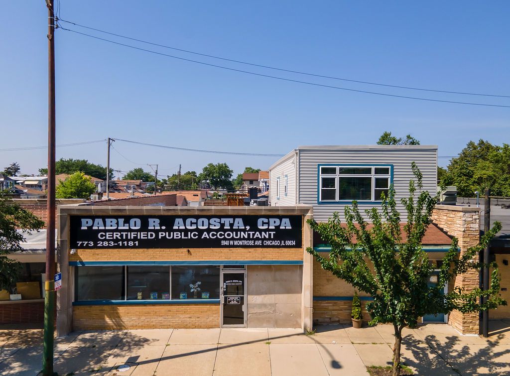 5940 W Montrose Avenue — Chicago, IL 60634