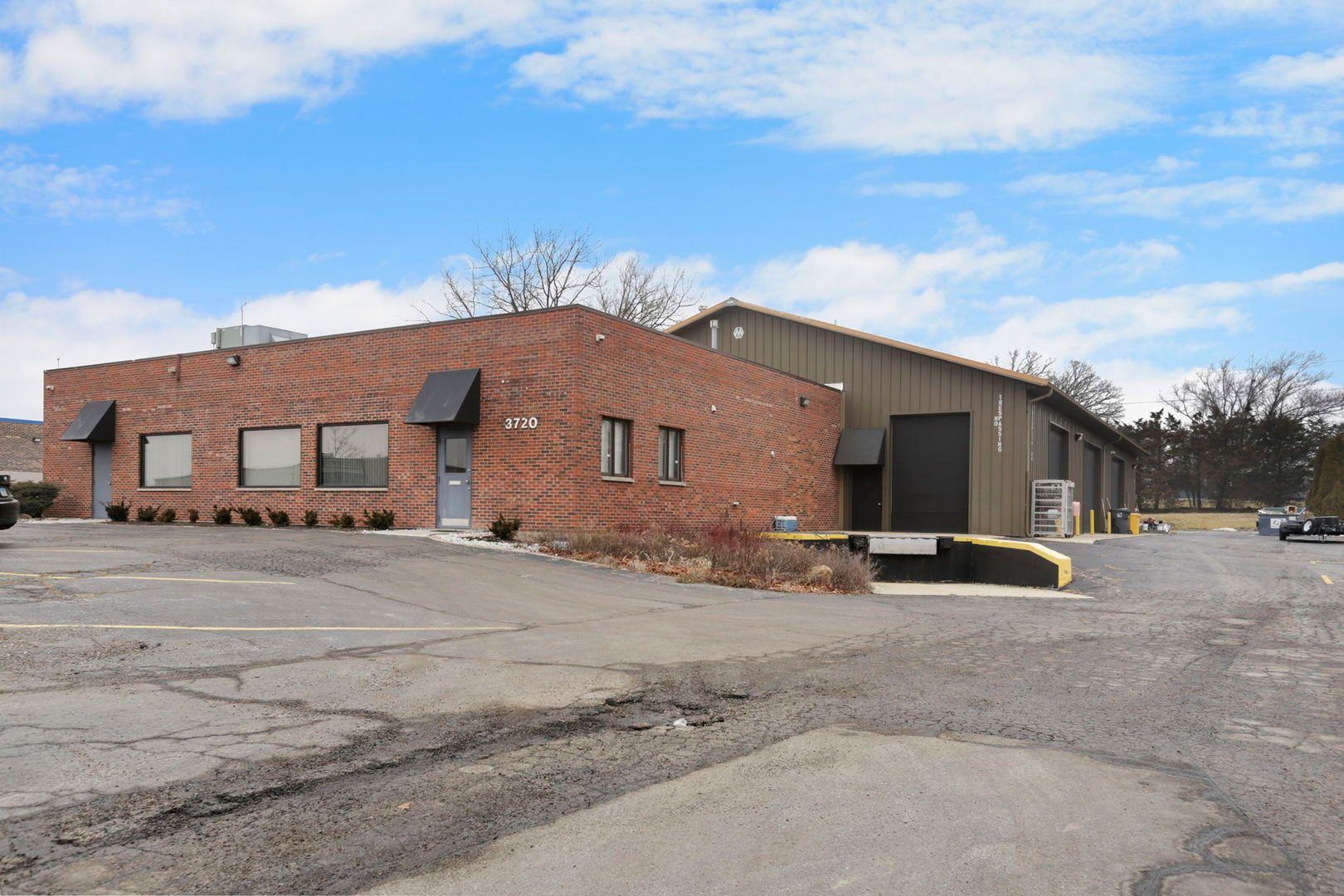 3720 Hawthorne Court — Waukegan, IL 60087