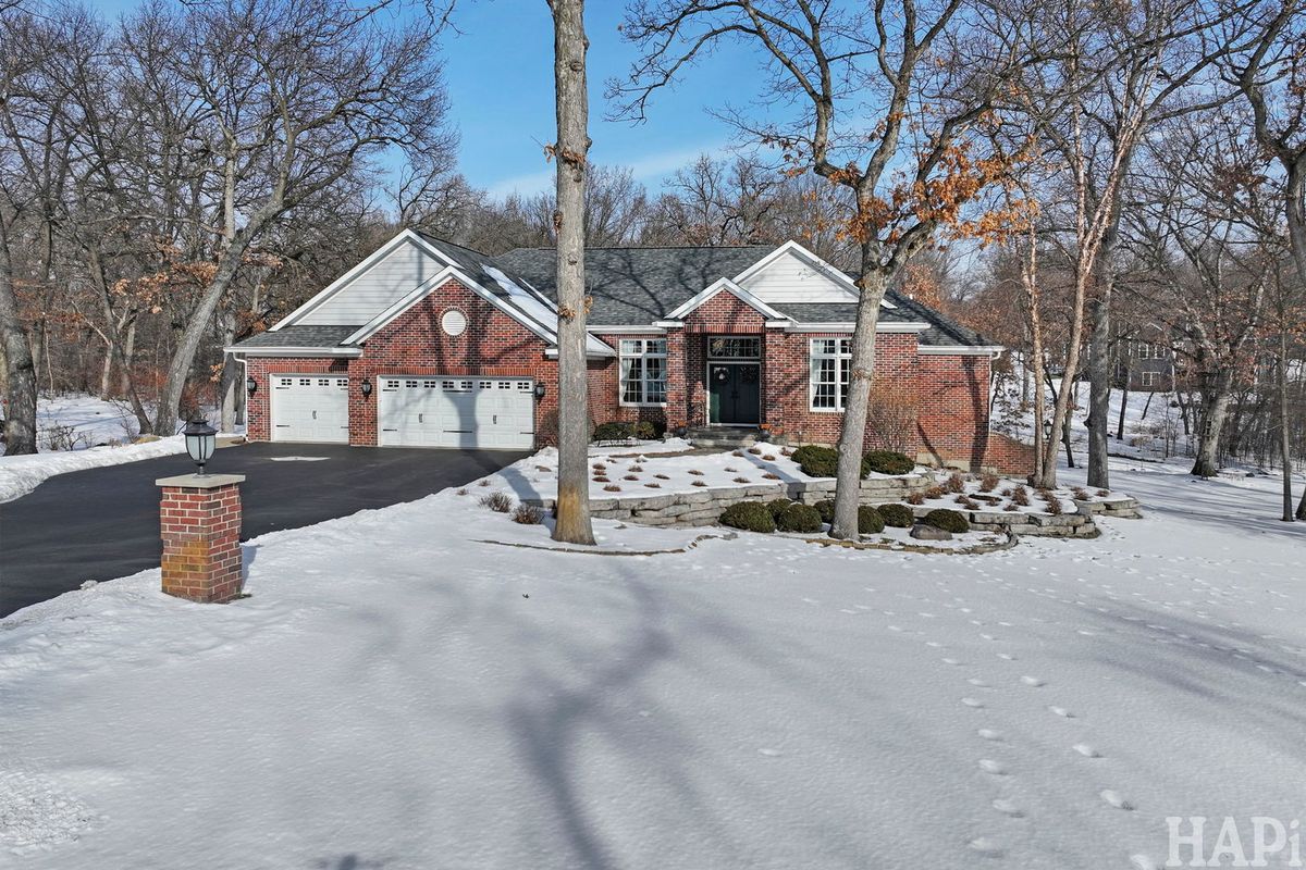 9436 Bellaire Lane, Spring Grove, IL 60081
