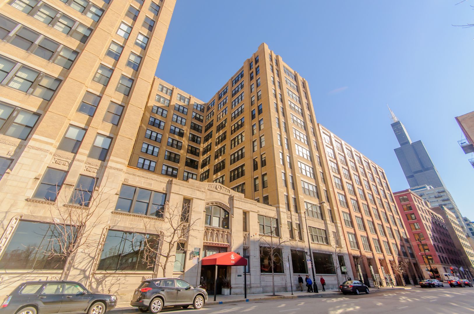 728 W Jackson Boulevard #703 — Chicago, IL 60661