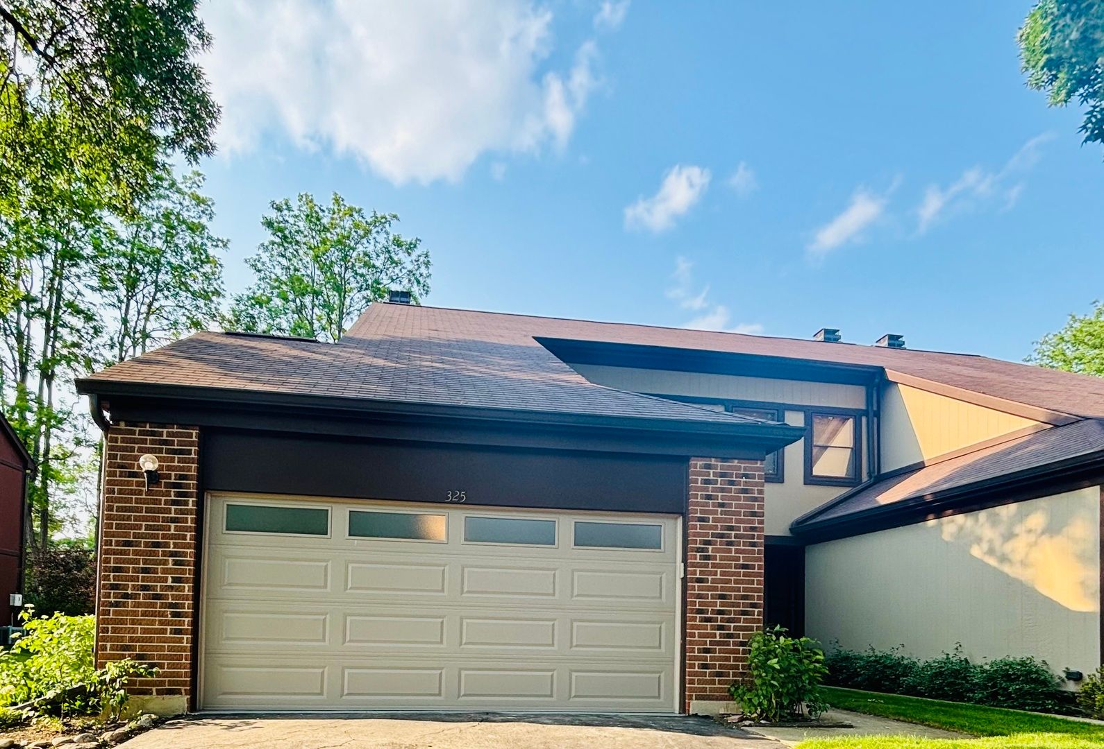 325 Shadowbend Drive — Wheeling, IL 60090