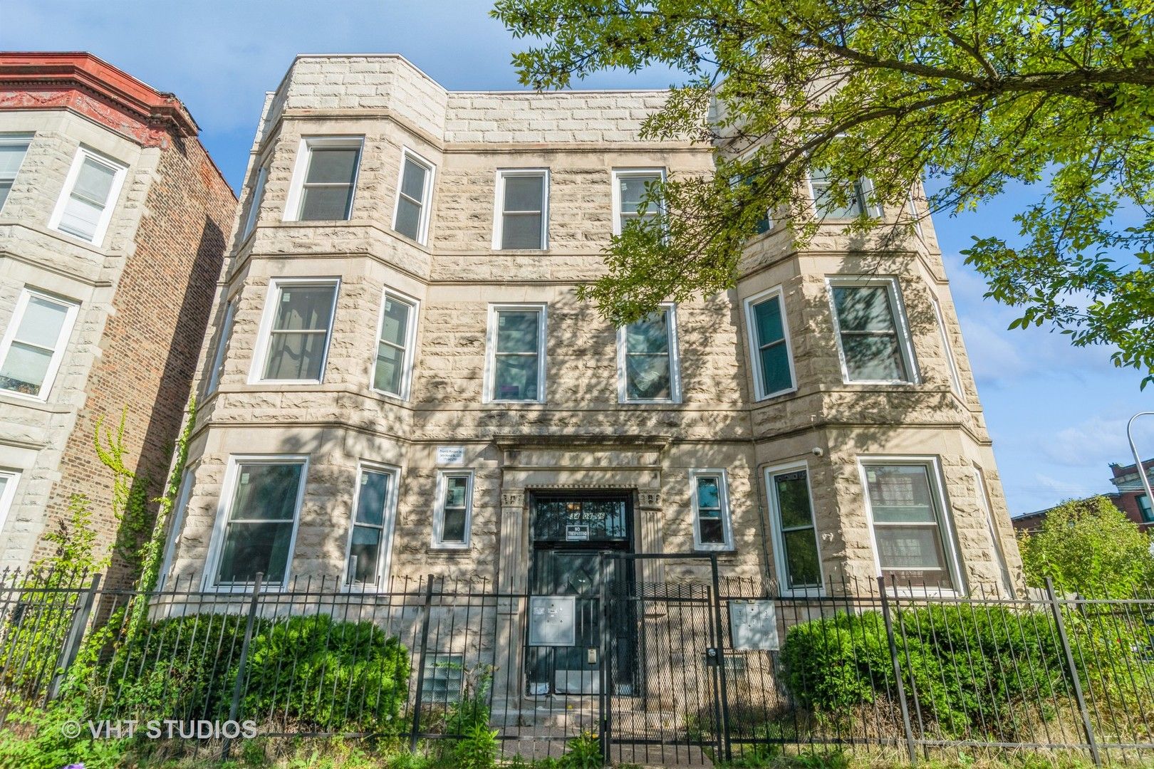 3406 W Walnut Street #1W — Chicago, IL 60624