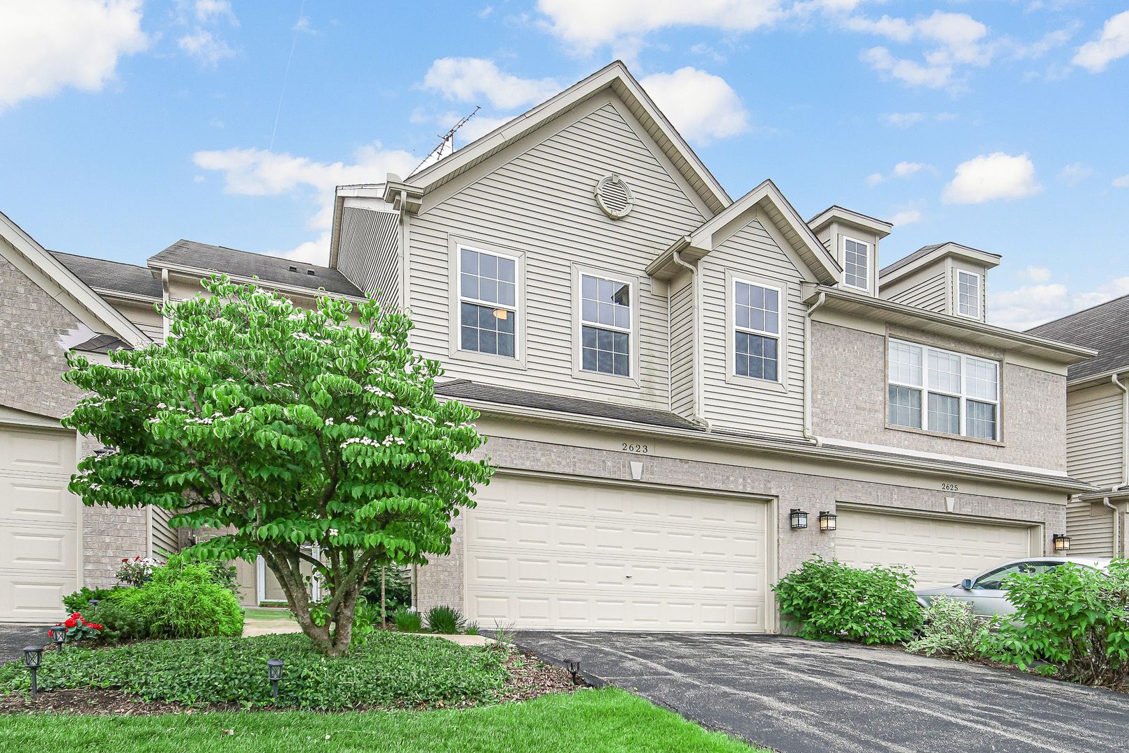 2623 Cobblestone Drive — Crystal Lake, IL 60012