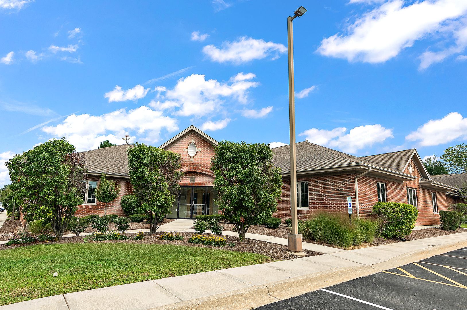 6825 Kingery Highway — Willowbrook, IL 60527