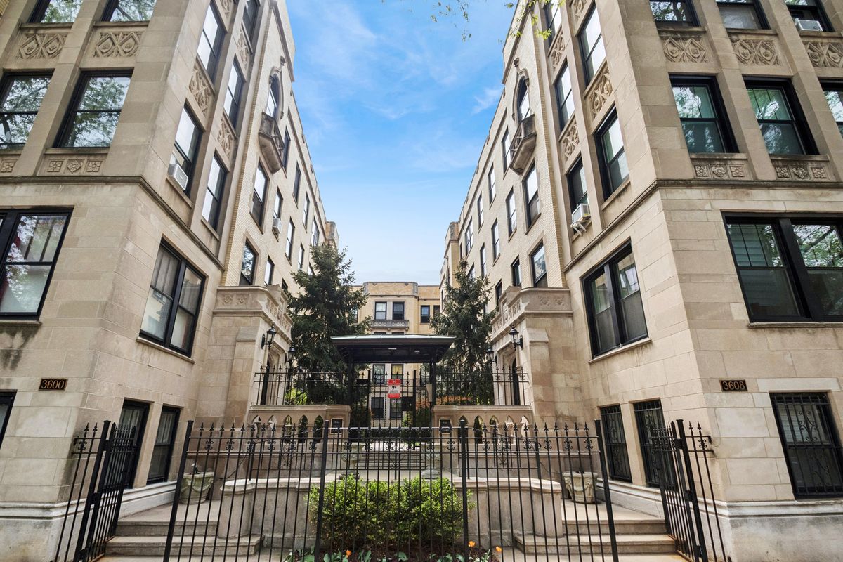 3602 Pine Grove Avenue, Chicago, IL 60613