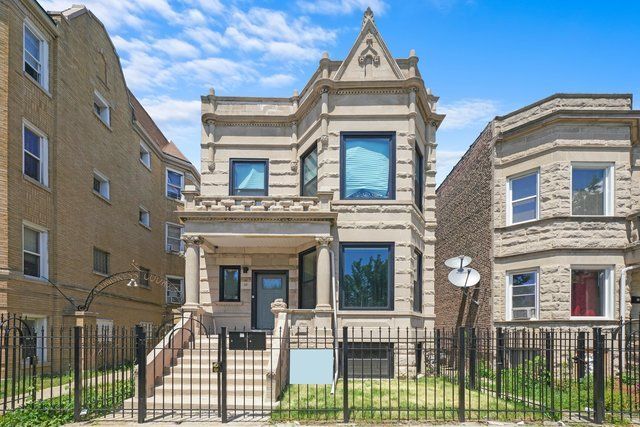 3912 W Congress Parkway — Chicago, IL 60624