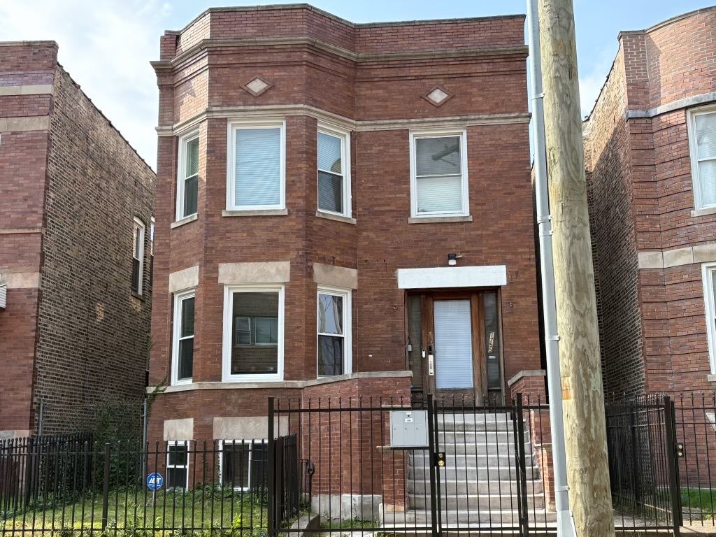 1755 E 72ND Street #1 — Chicago, IL 60649