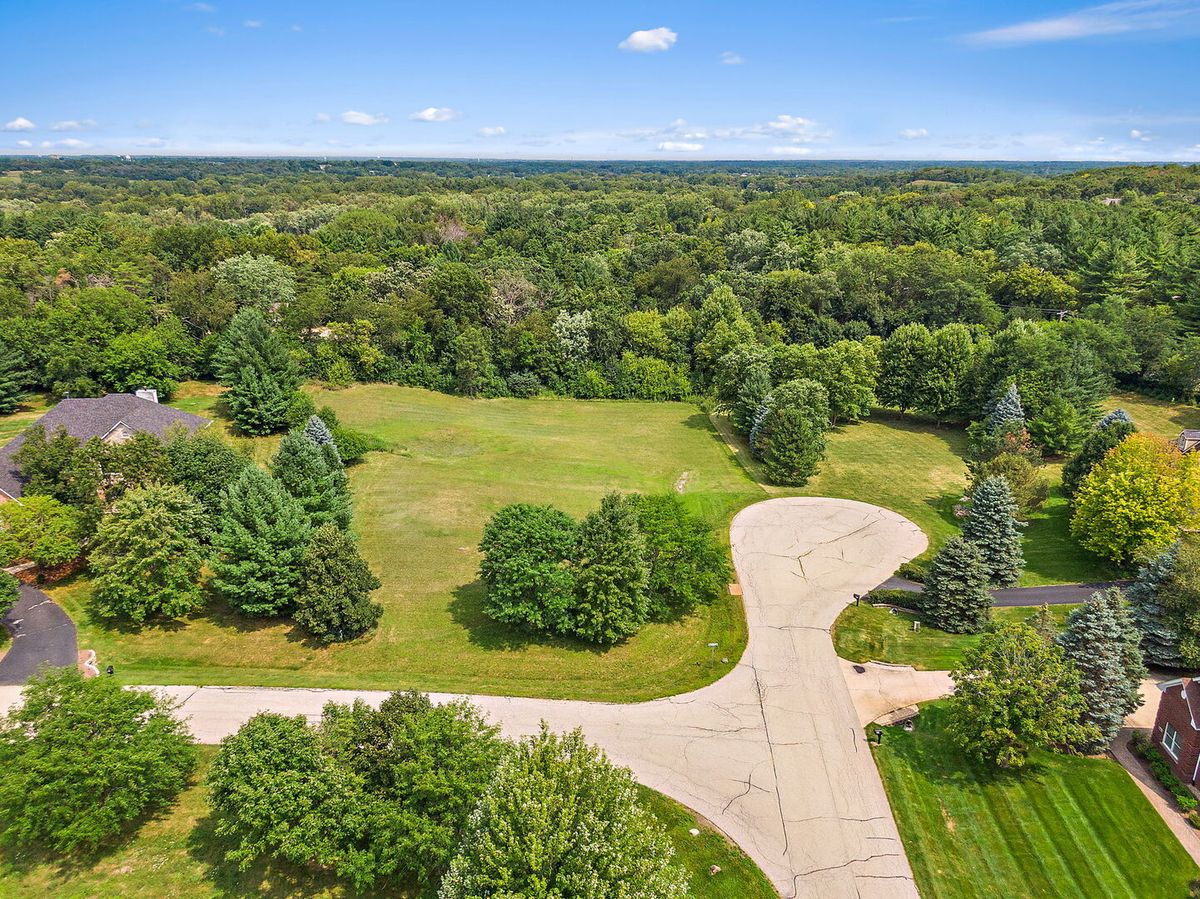 4315 Heritage Hills Road, Crystal Lake, IL 60012