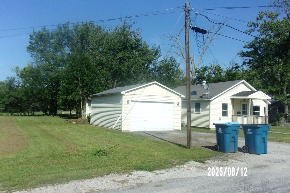 110 Mansfield Avenue, Milford, IL 60953