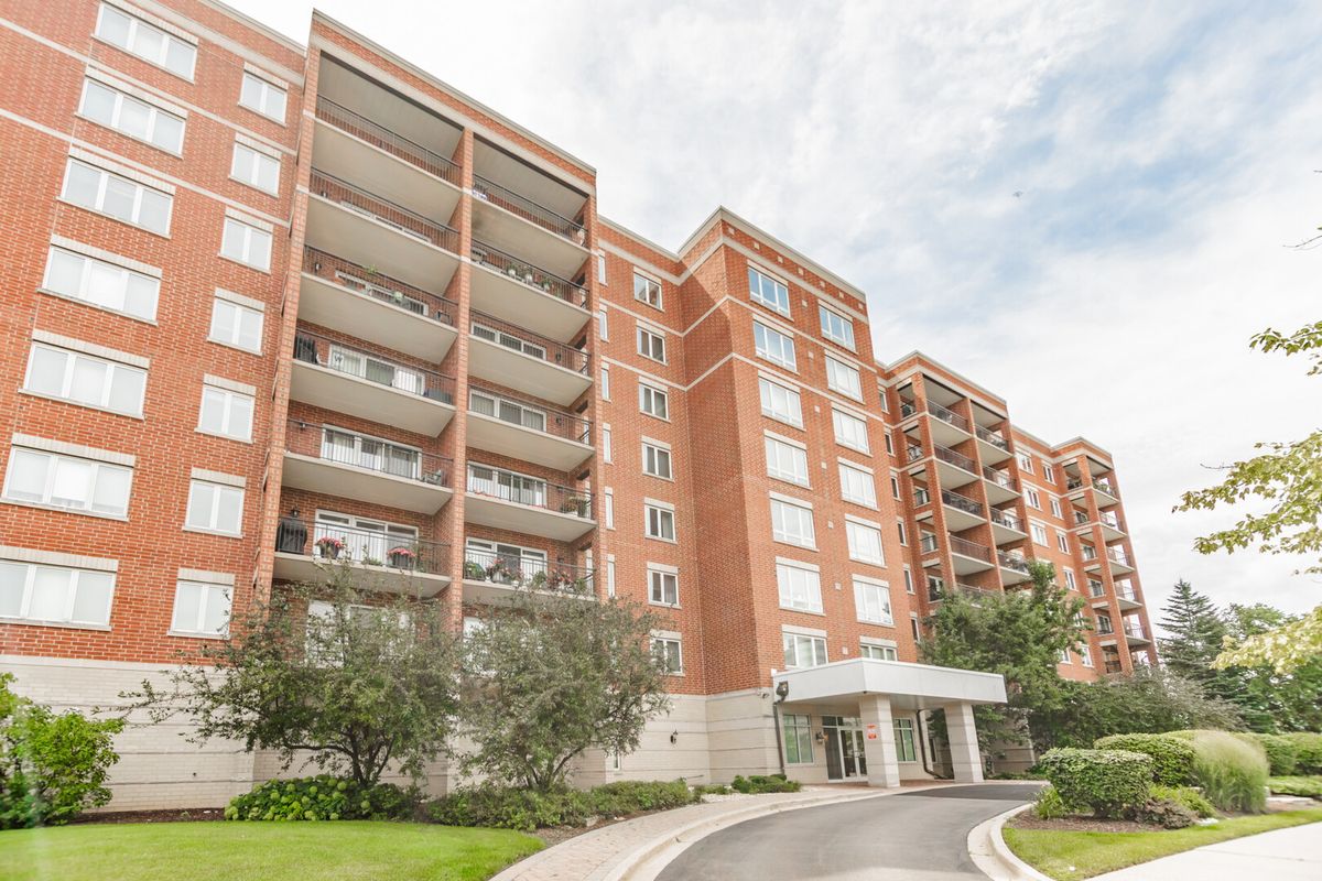 5555 Cumberland Avenue, Chicago, IL 60656