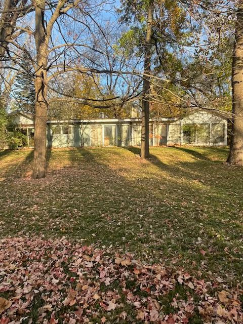 65 Lincolnshire Drive — Lincolnshire, IL 60069