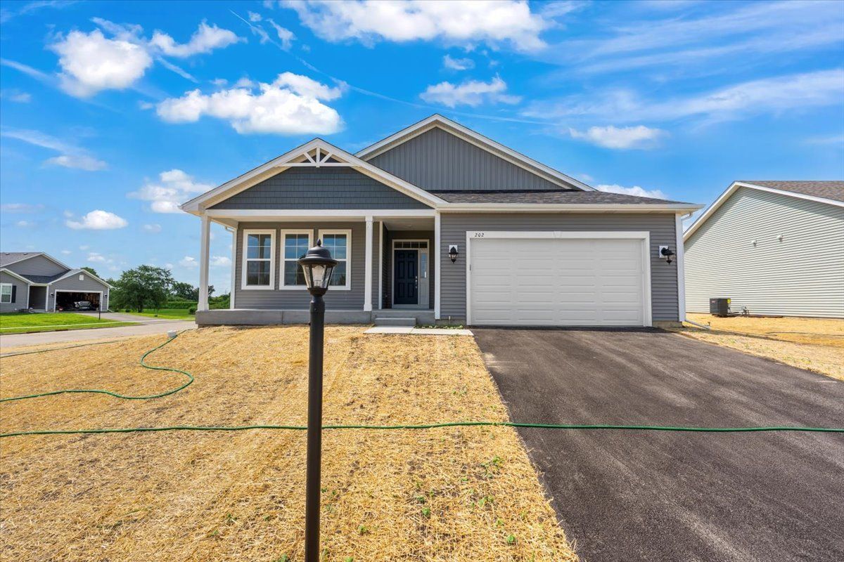 202 Cress Creek Trail — Poplar Grove, IL 61065