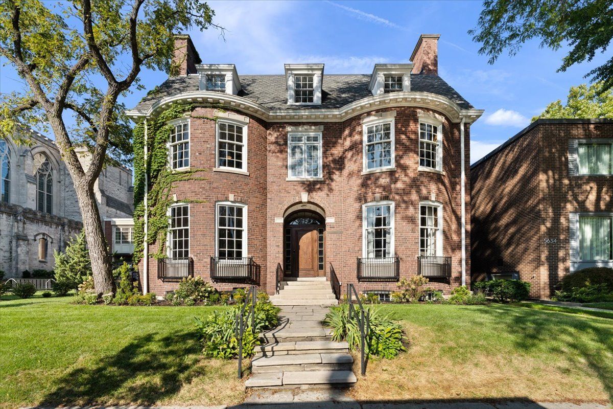 5638 S WOODLAWN Avenue — Chicago, IL 60637