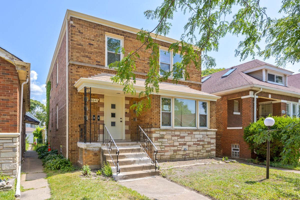 8647 S Kingston Avenue — Chicago, IL 60617