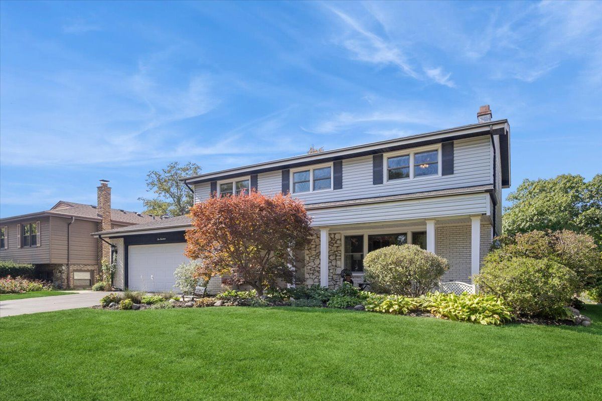 1014 S Grace Street — Mount Prospect, IL 60056