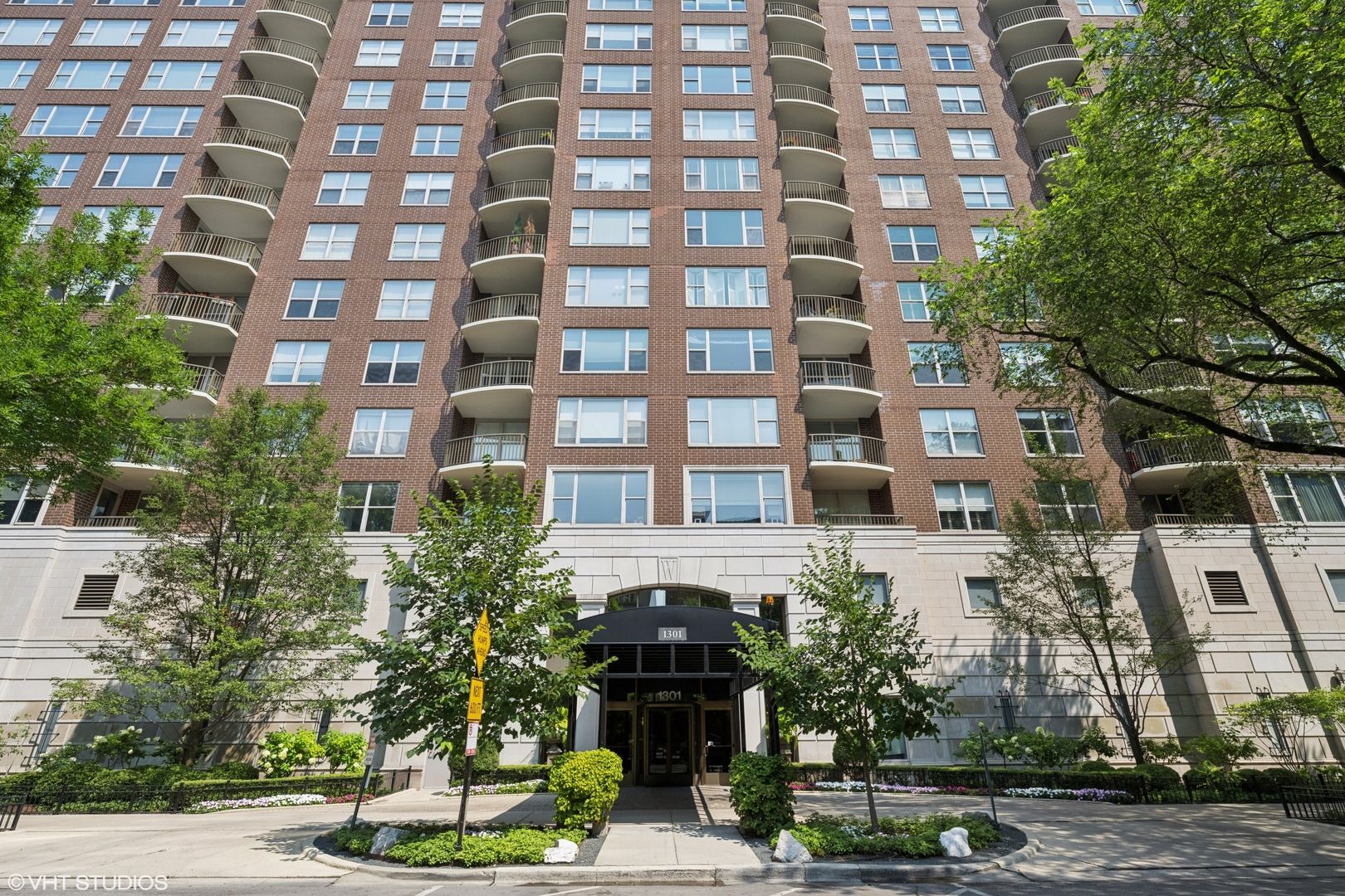 1301 N DEARBORN Street #906 — Chicago, IL 60610