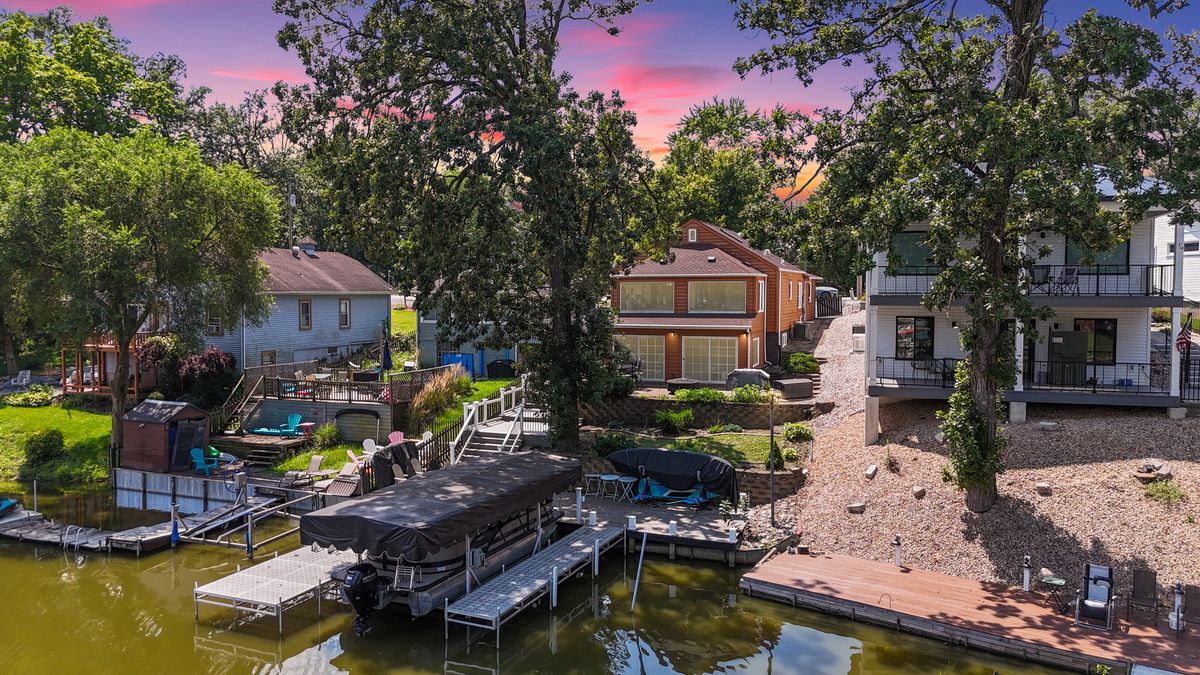 629 Lakeview Drive, Lowell, IN 46356