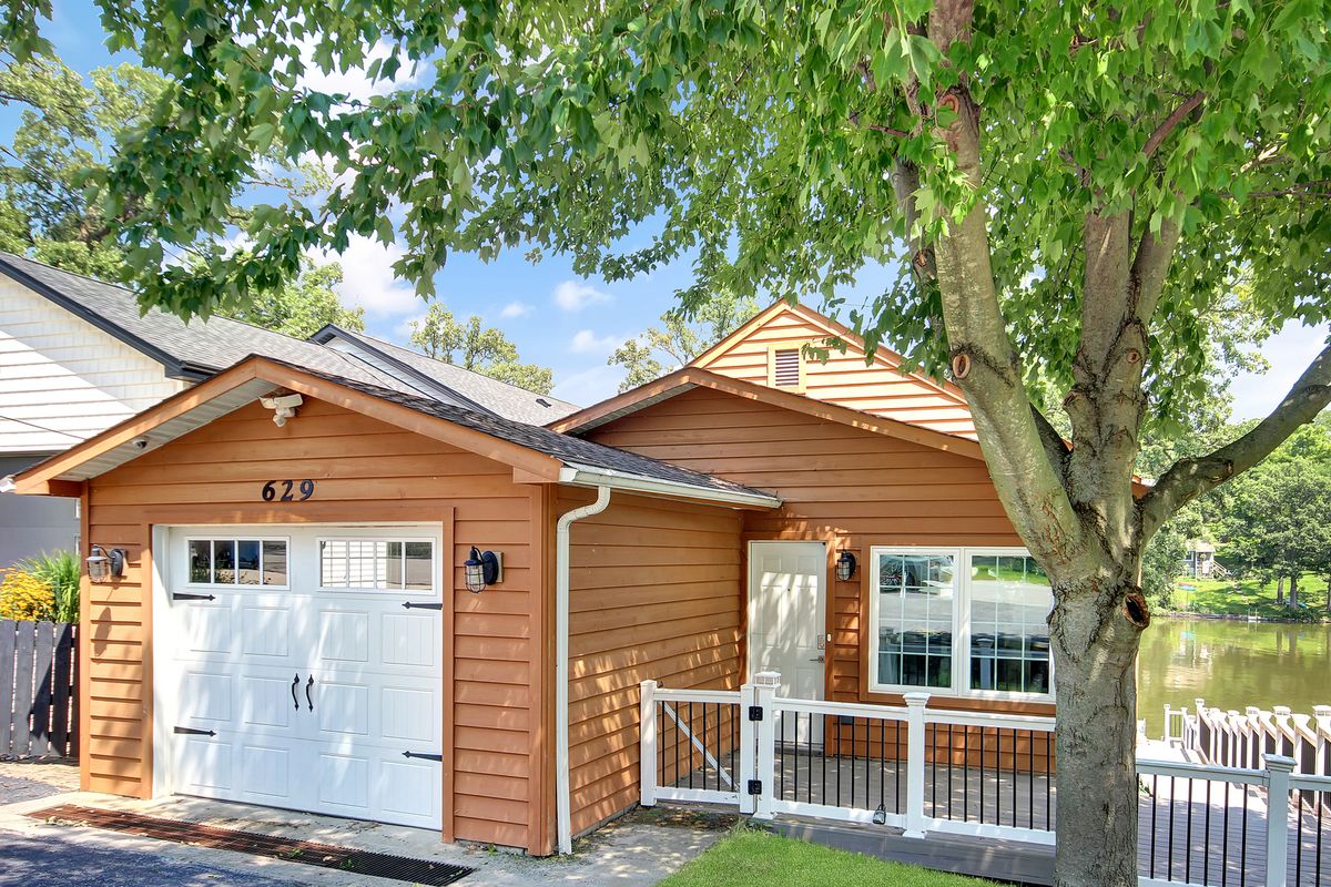 629 S Lakeview Drive, Lowell, IN 46356