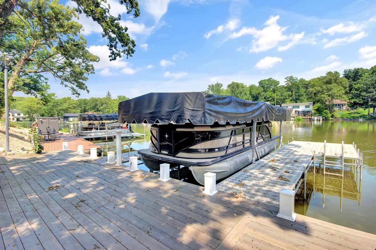 629 S Lakeview Drive, Lowell, IN 46356