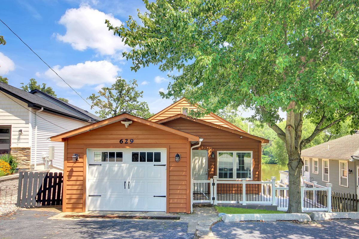 629 S Lakeview Drive, Lowell, IN 46356