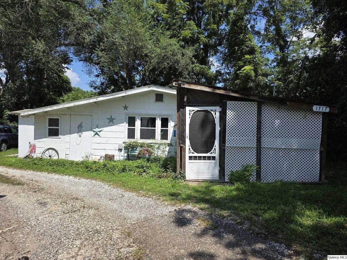 1717 4th, Quincy, IL 62301